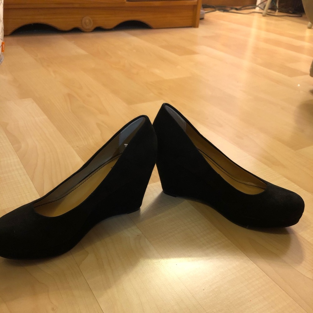 BRAND NEW black heels